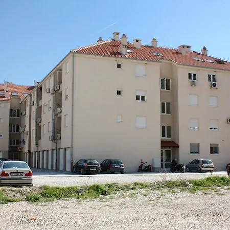 Apartments By The Sea Omis - 6073