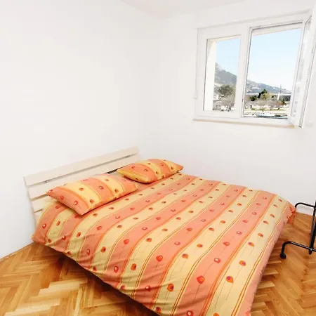 Apartment Apartments By The Sea Omis - 6073 *